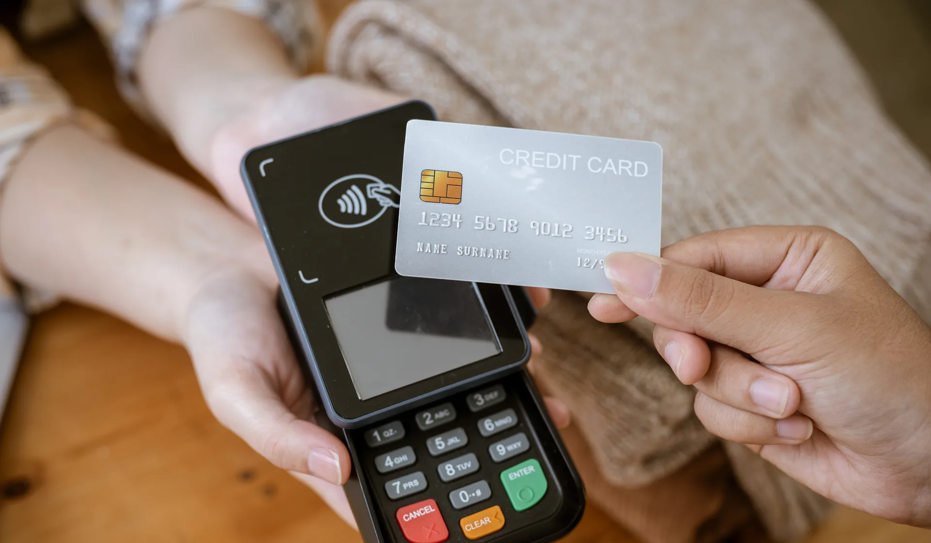 Paying by tap for an airport ride